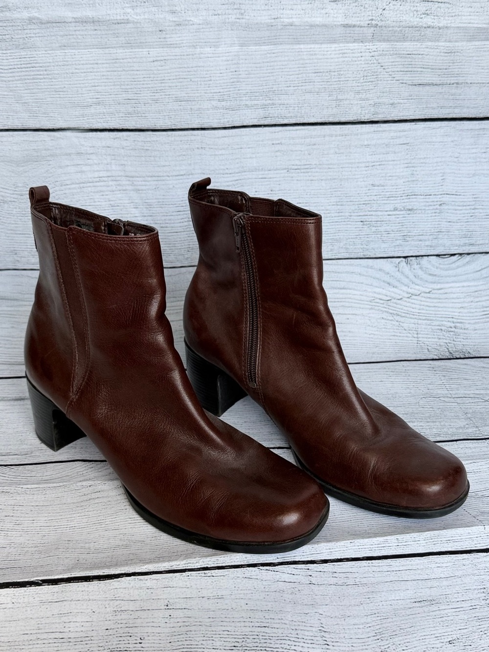 Clarks Leather Zip Up Heeled Ankle Boots Women's Size 9.5